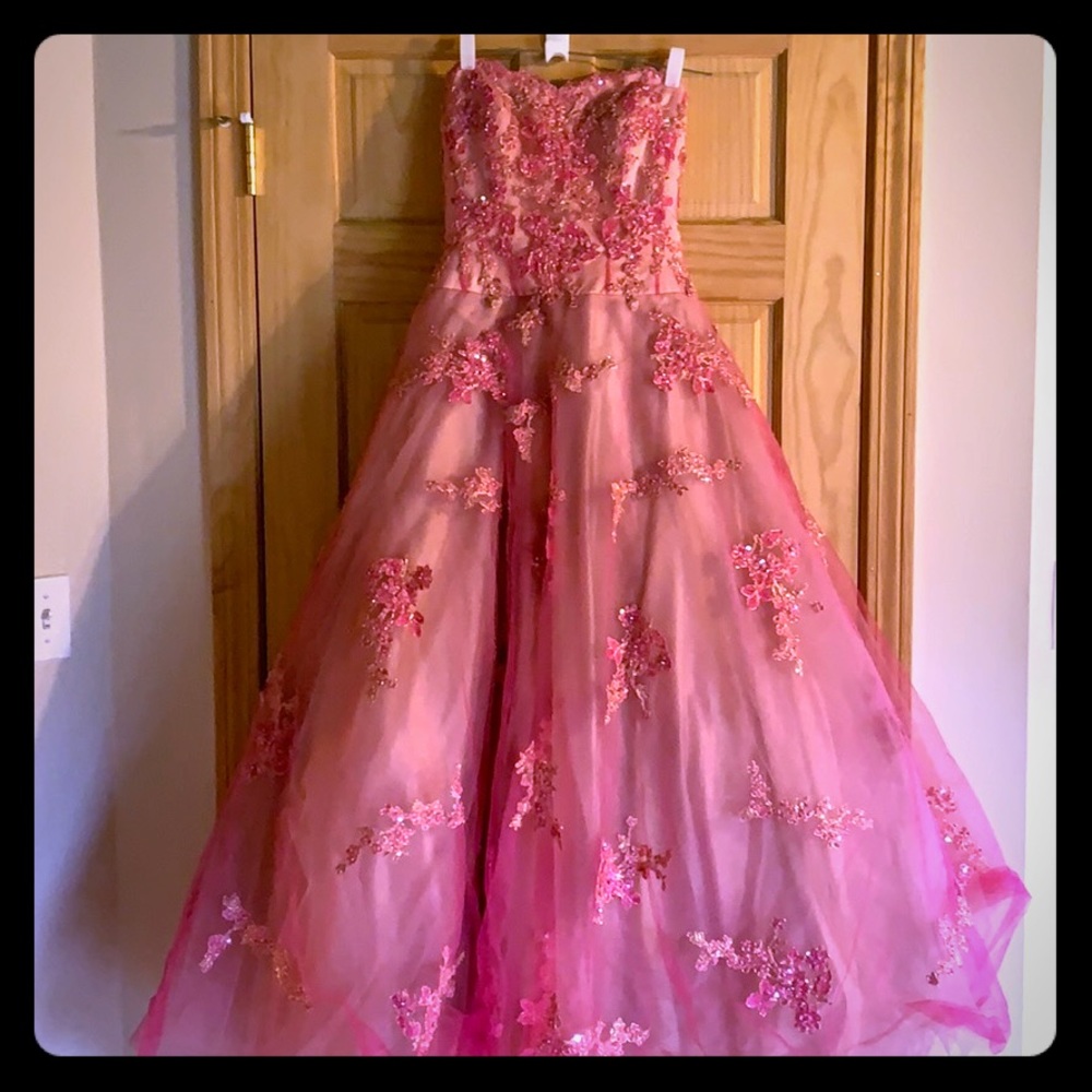 Stunning Jovani prom/ball dress.